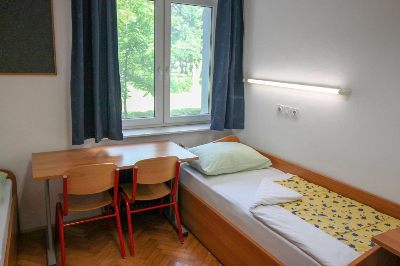 Dijaski Dom Bezigrad Ljubljana Hostel Extérieur photo